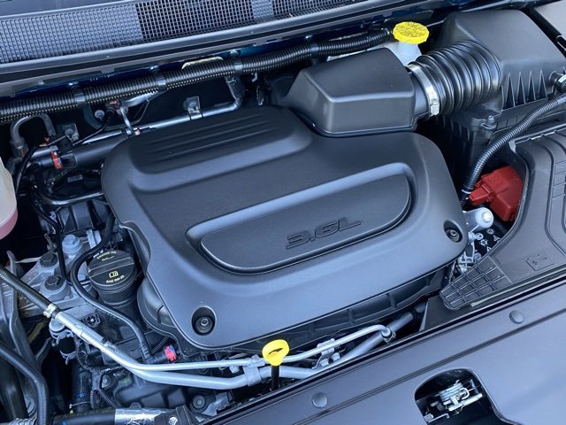 Used 2024 Chrysler Pacifica Limited w/ S Appearance Package image 11