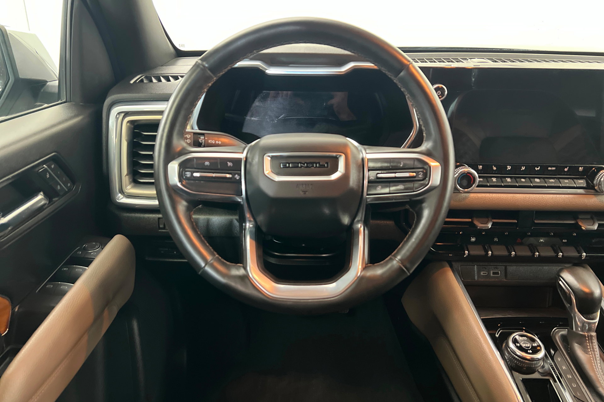 Used 2024 GMC Canyon Denali w/ LPO, Denali Black Edition AWD/4WD image 13
