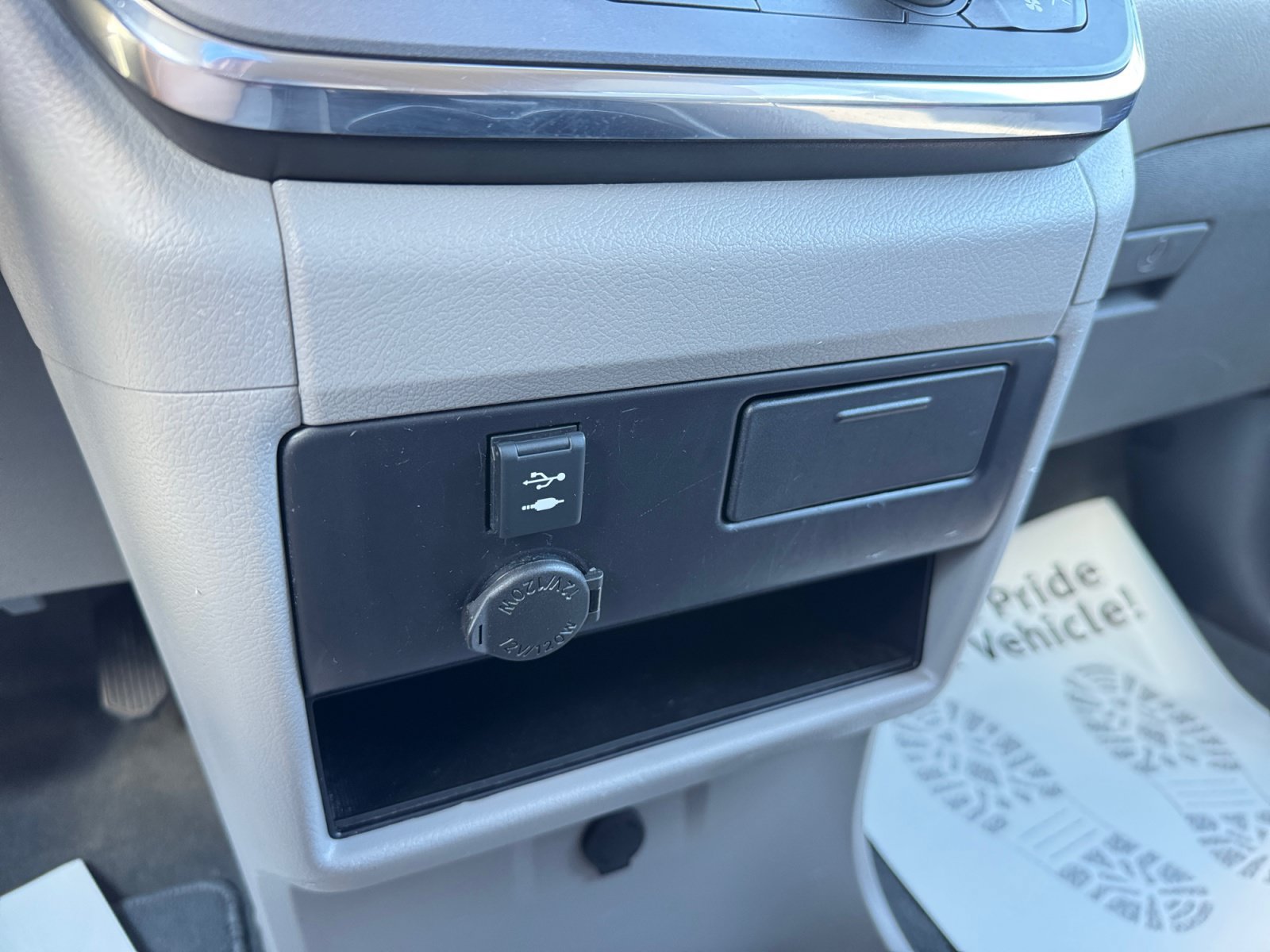 Used 2019 Toyota Sienna LE w/ LE Preferred Package AWD/4WD image 4