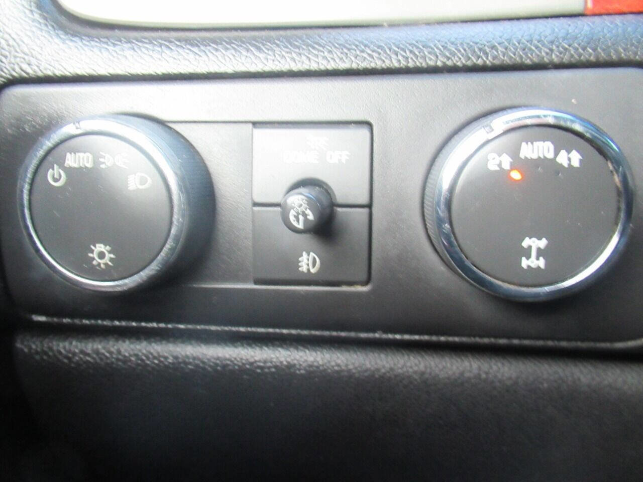 Used 2012 Chevrolet Suburban LT w/ Luxury Package image 20