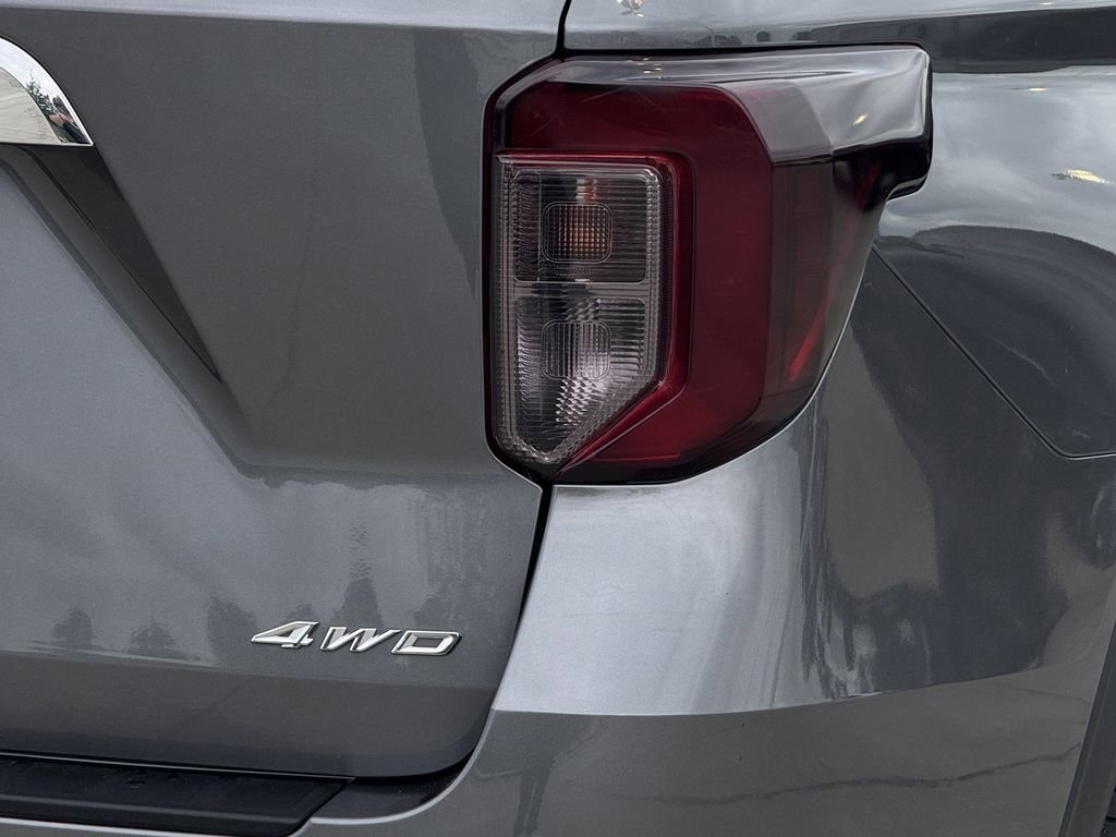 Used 2022 Ford Explorer XLT w/ Equipment Group 202A image 11