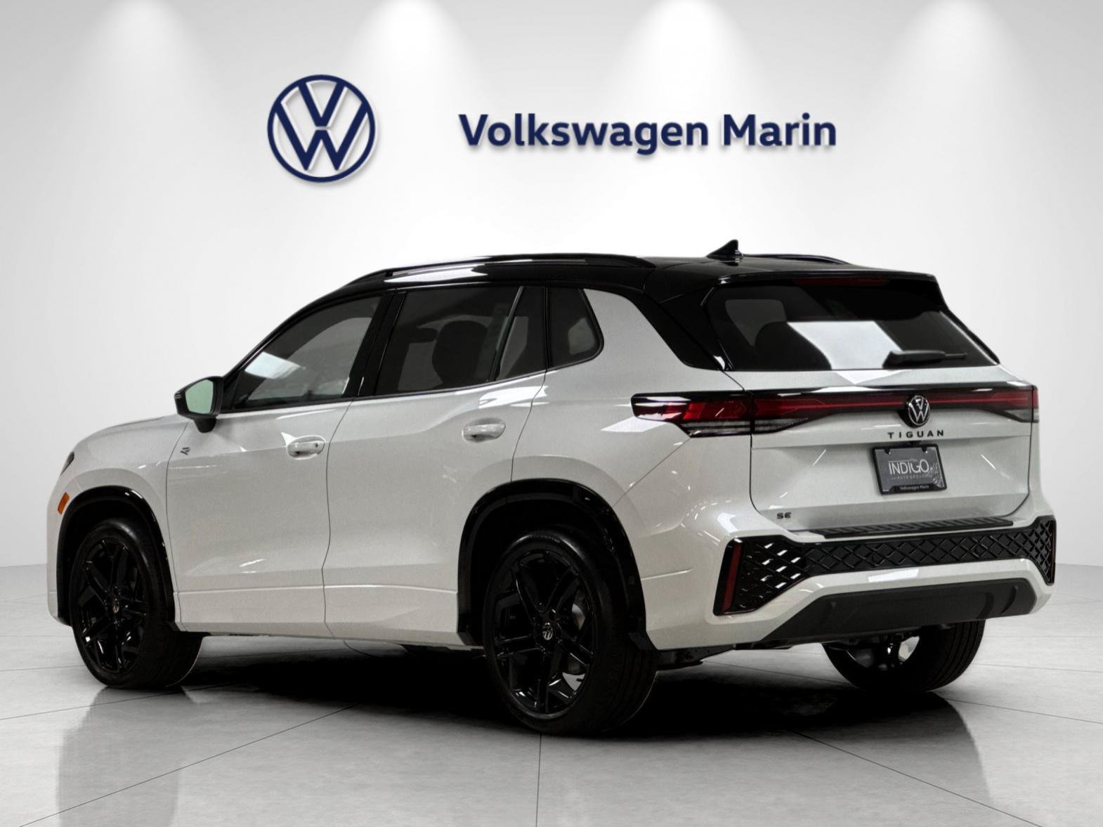 New 2026 Volkswagen Tiguan SE R-Line FWD image 3