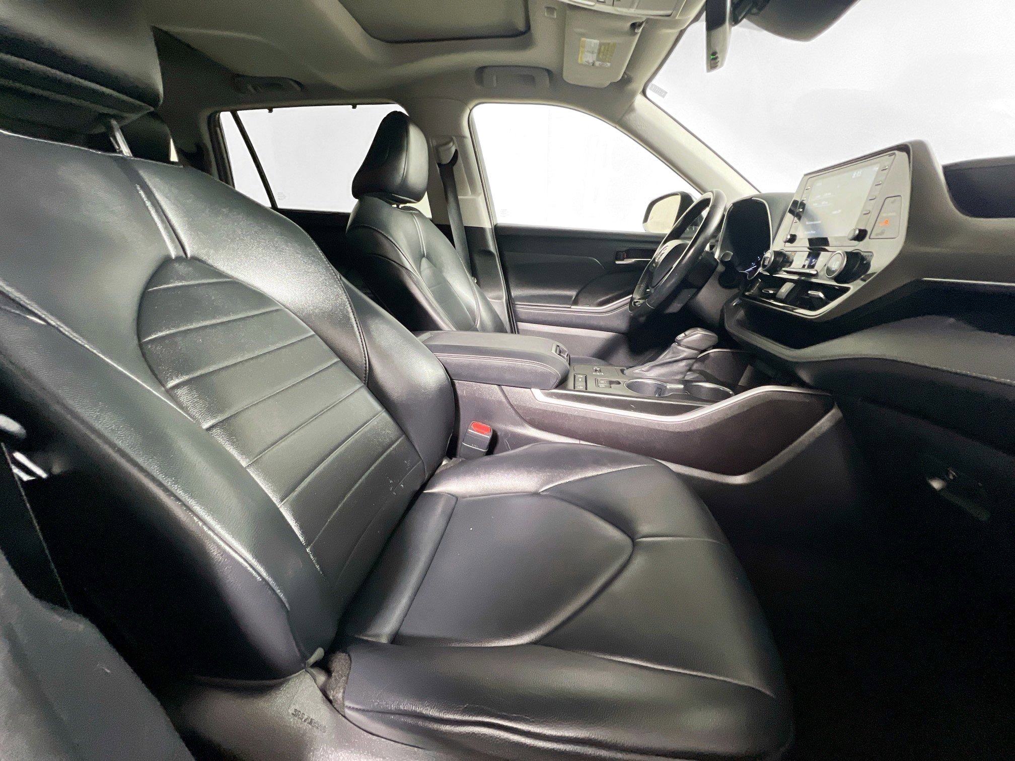 Used 2021 Toyota Highlander XLE FWD image 31