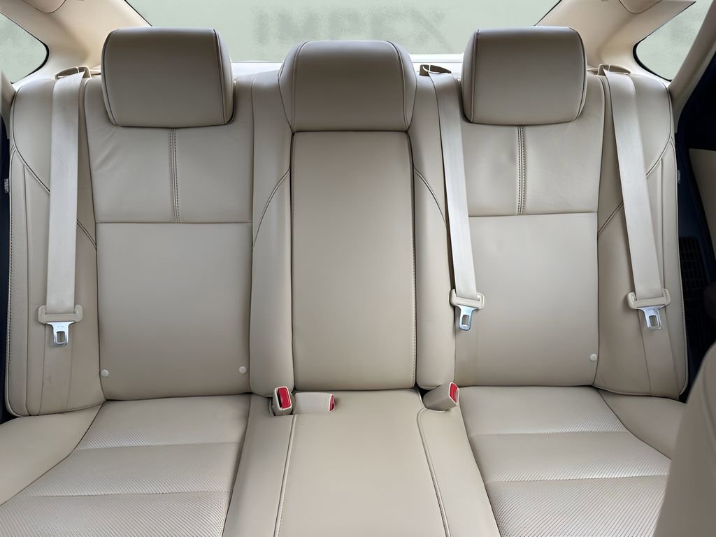 Used 2018 Toyota Avalon Limited w/ All Weather Liner Package image 13