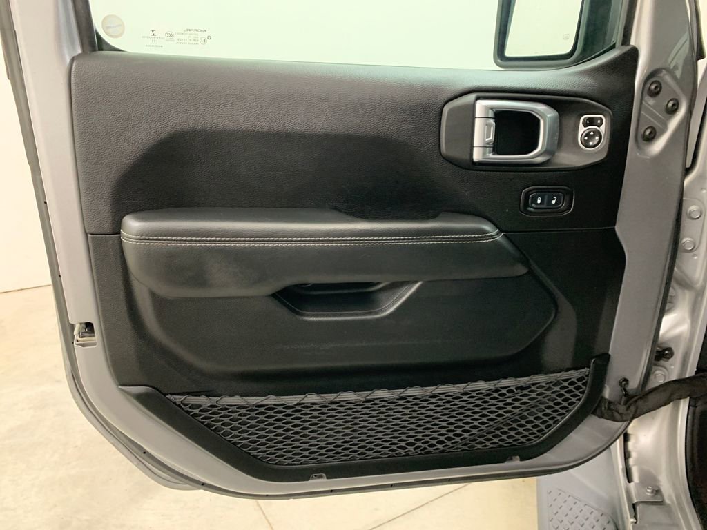 Used 2020 Jeep Gladiator Overland image 5