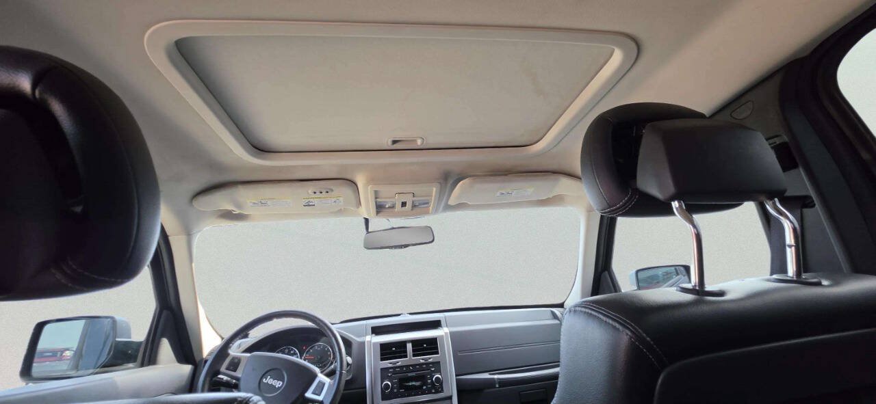 Used 2010 Jeep Liberty Limited AWD/4WD image 9
