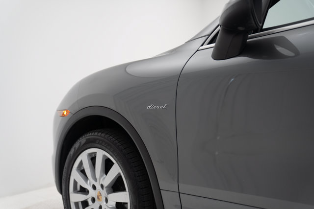 Used 2014 Porsche Cayenne Diesel Platinum Edition AWD/4WD image 46