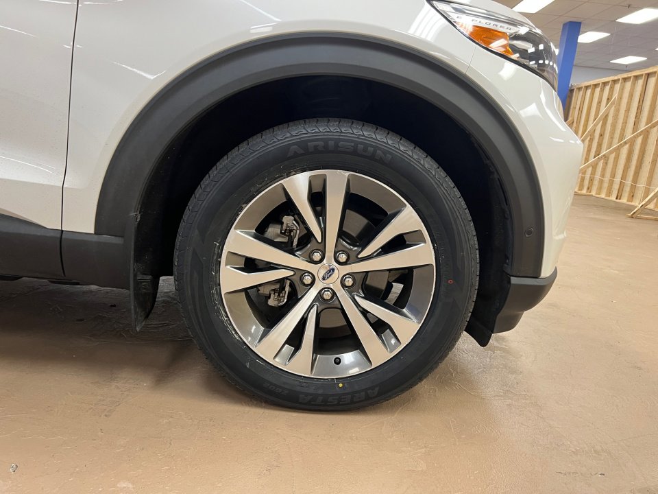 Used 2020 Ford Explorer Platinum image 29