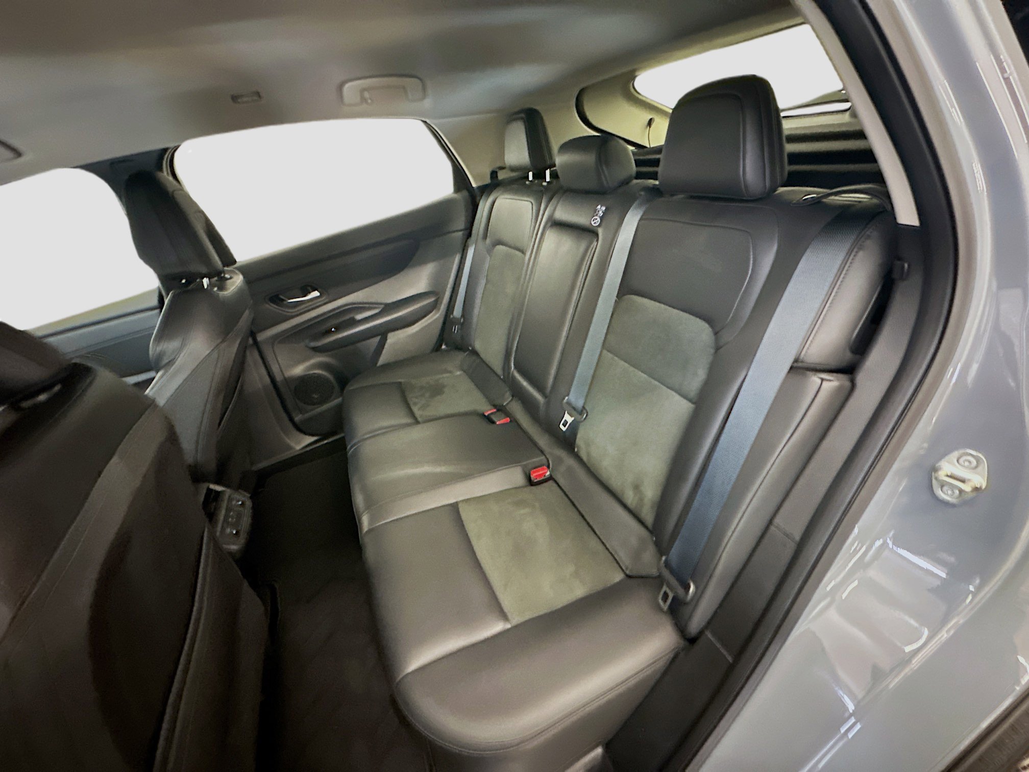 Used 2024 Nissan Ariya AWD image 29
