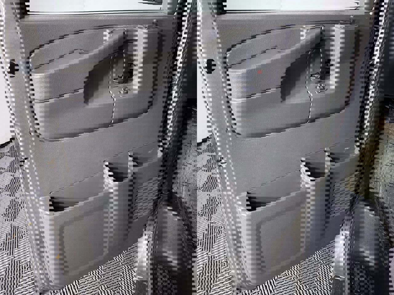 Used 2003 GMC Savana 1500 w/ Preferred Equipment Group 3 image 9