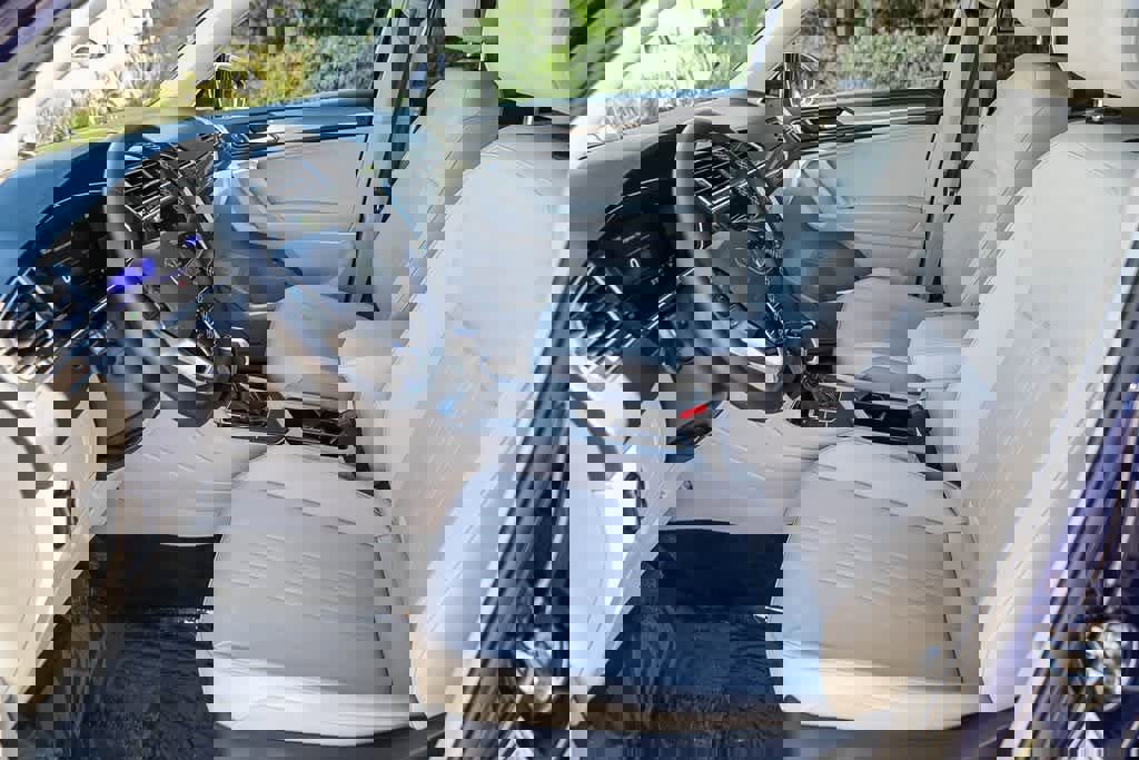 Used 2022 Volkswagen Tiguan SE image 16