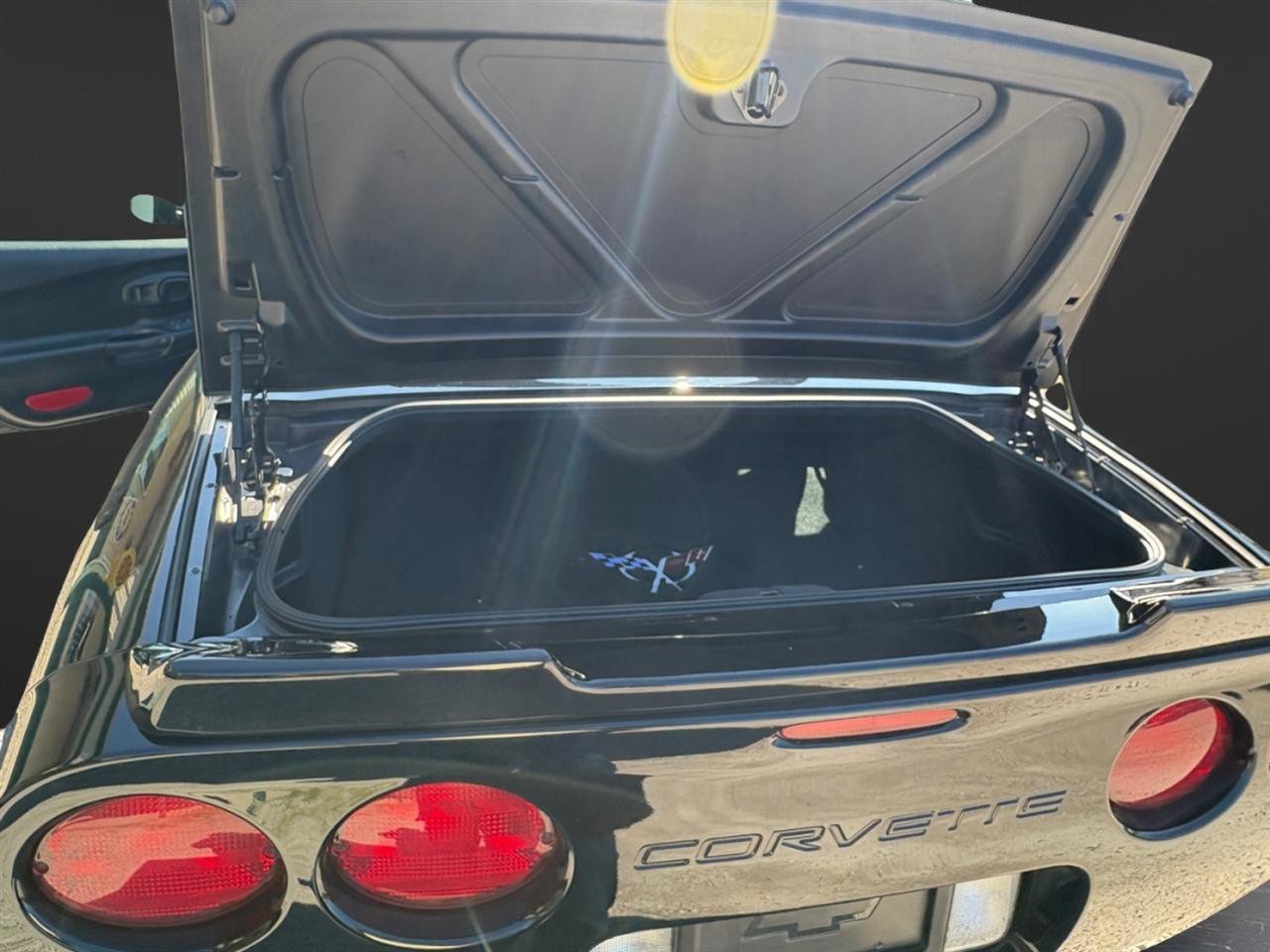 Used 2004 Chevrolet Corvette Convertible w/ Preferred Equipment Group RWD image 48