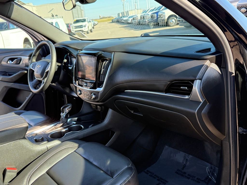 Used 2022 Chevrolet Traverse LT image 17