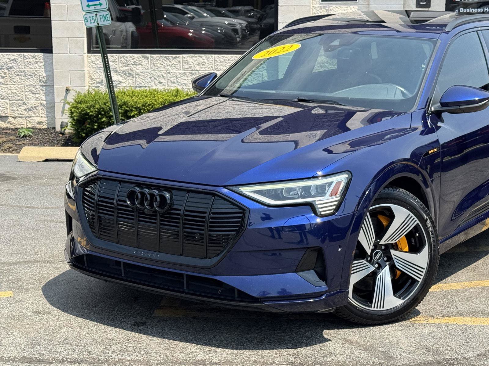 Used 2022 Audi e-tron Premium Plus w/ Premium Plus Package AWD/4WD image 3