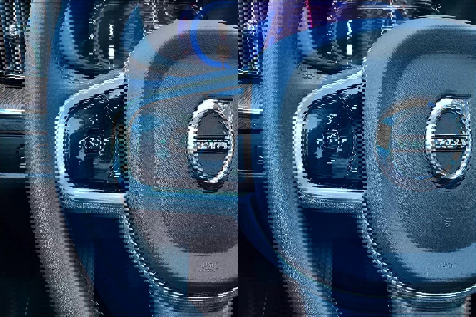 Used 2023 Volvo XC60 B5 Plus w/ Climate Package image 21