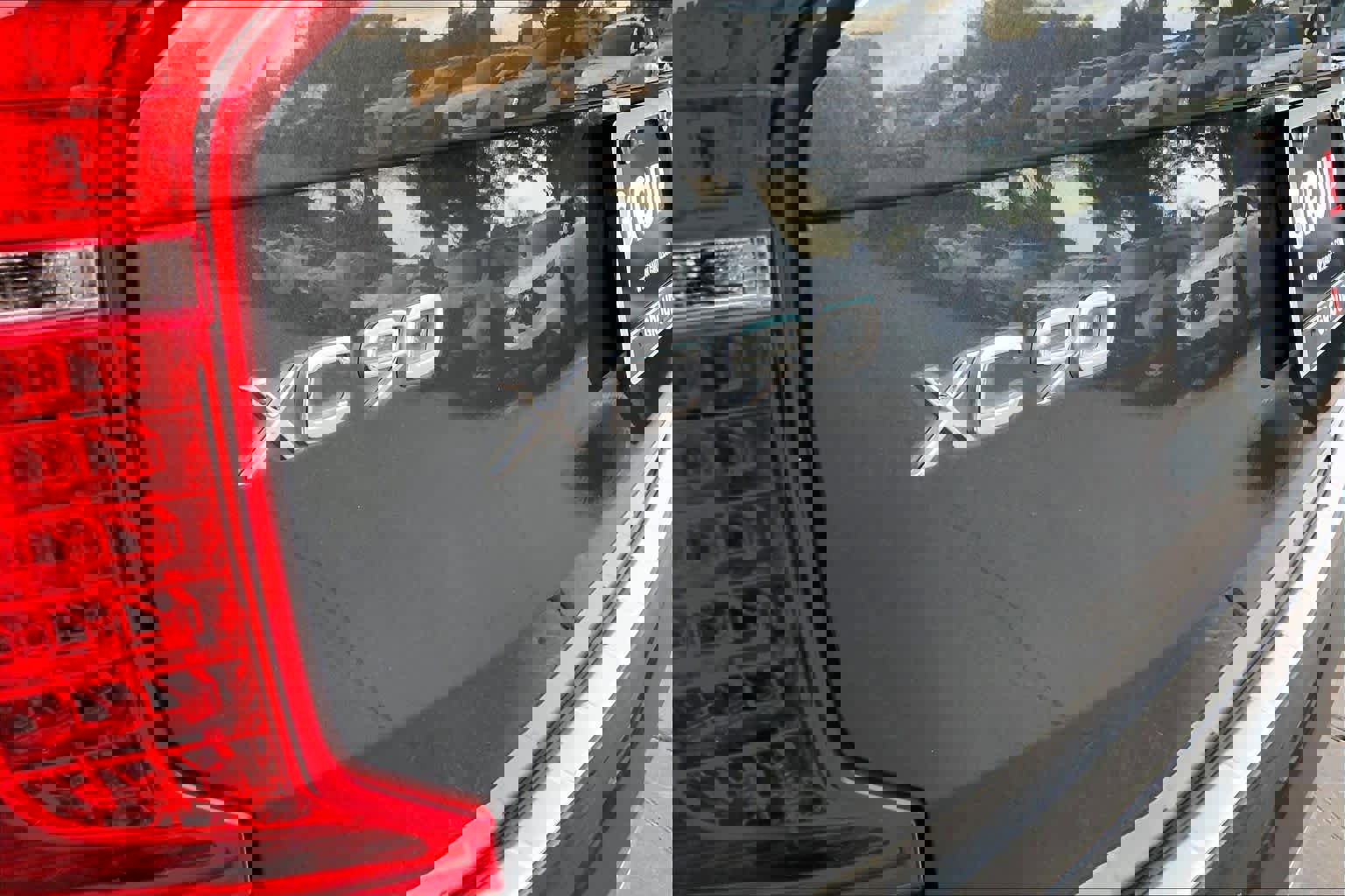 Used 2021 Volvo XC90 T5 Momentum w/ Protection Package Premier image 30