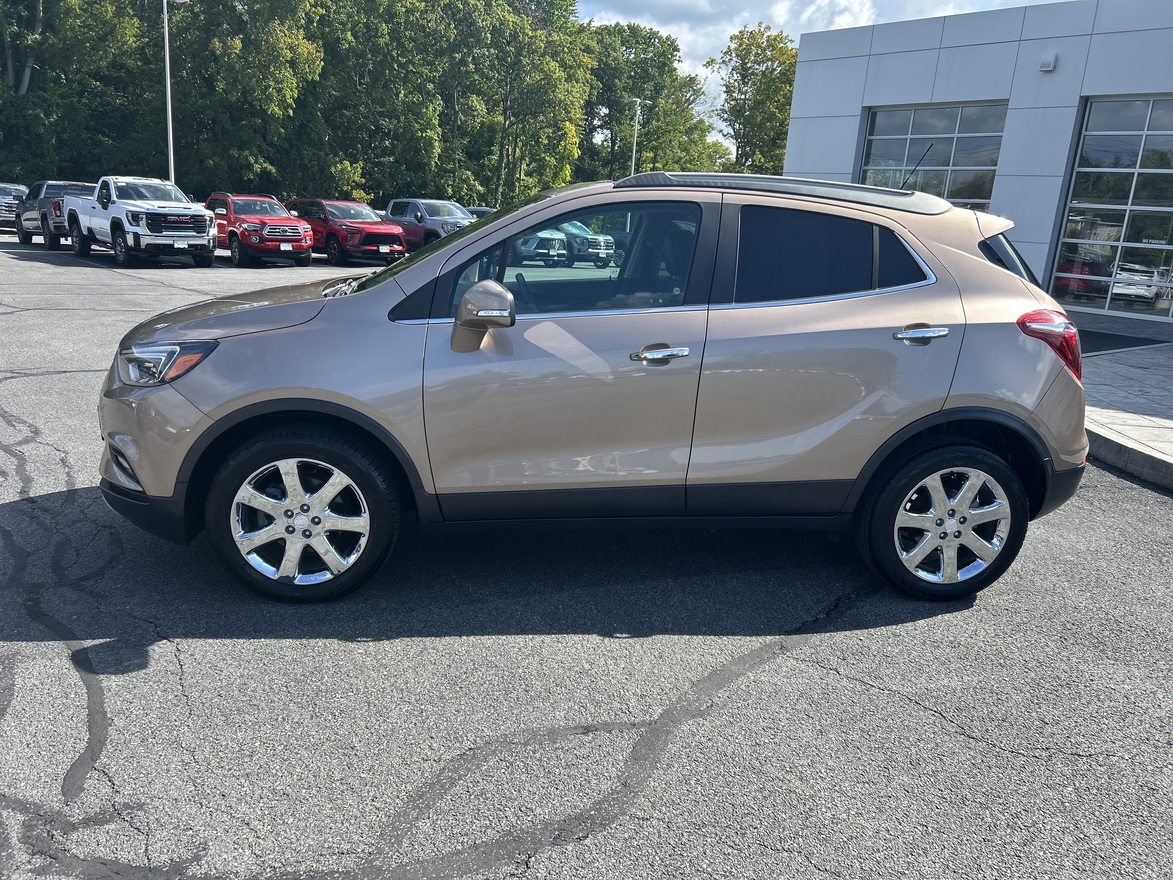 Used 2018 Buick Encore Essence w/ Experience Buick Package AWD/4WD image 2