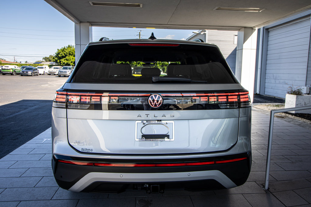 New 2027 Volkswagen Atlas SE FWD image 16