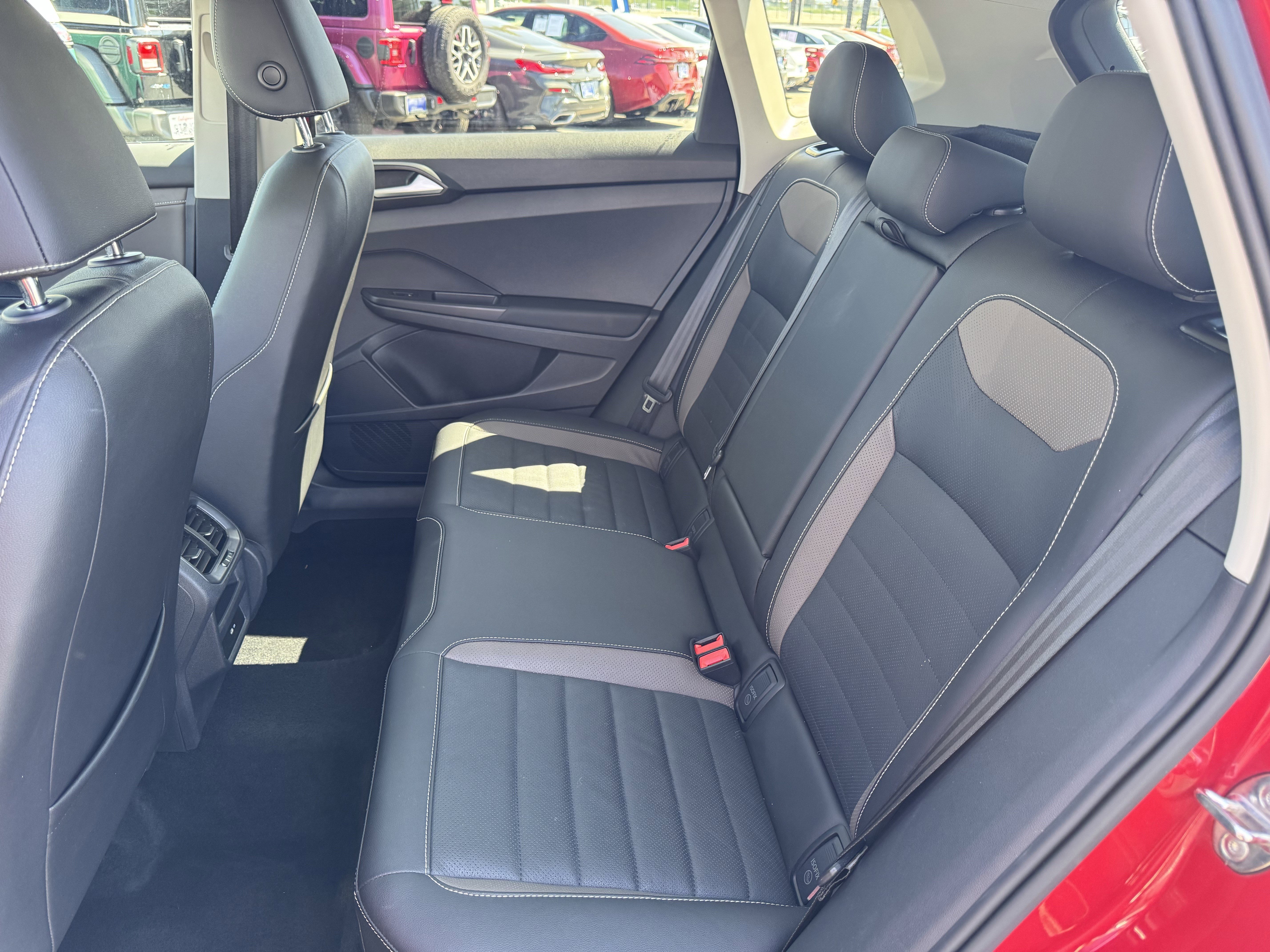 Used 2022 Volkswagen Taos SEL w/ Panoramic Sunroof Package image 40