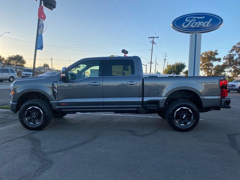 New 2026 Ford F250 4x4 Crew Cab Super Duty image 3