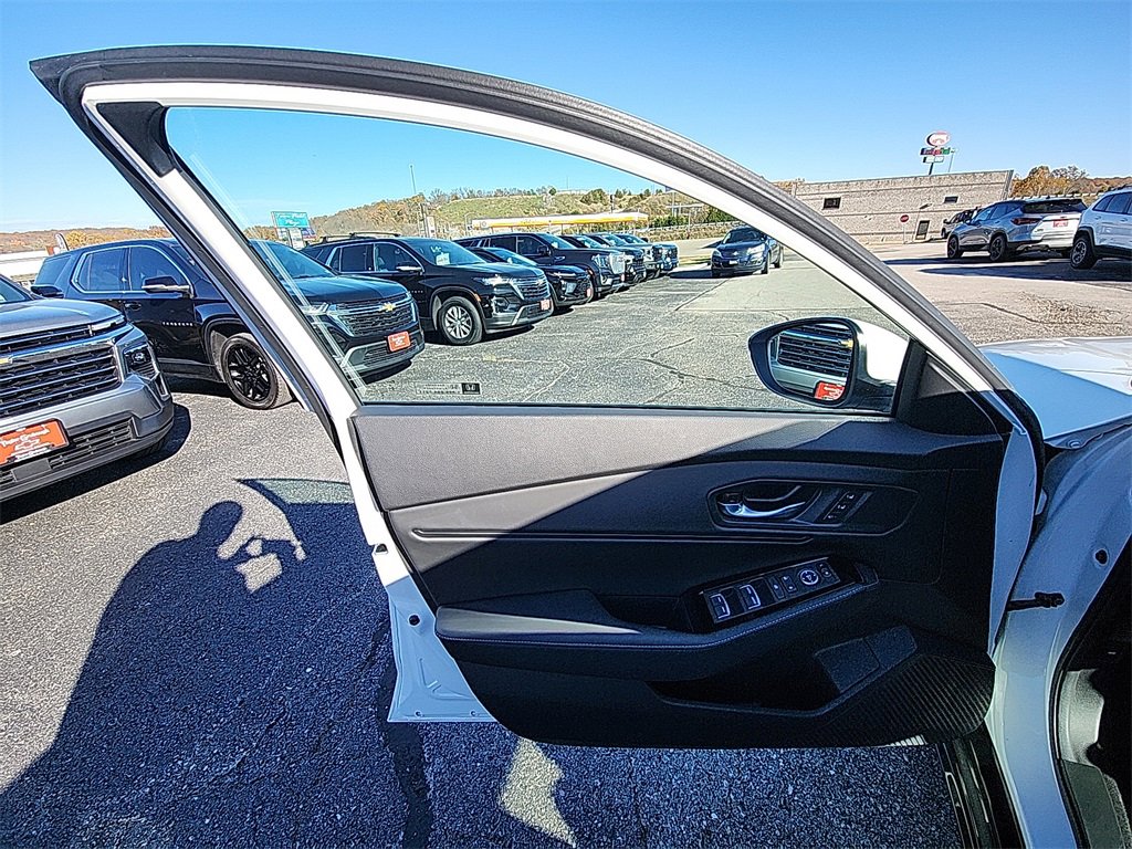 Used 2025 Honda Accord Touring image 12