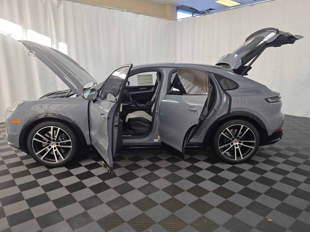 New 2026 Porsche Cayenne GTS image 13