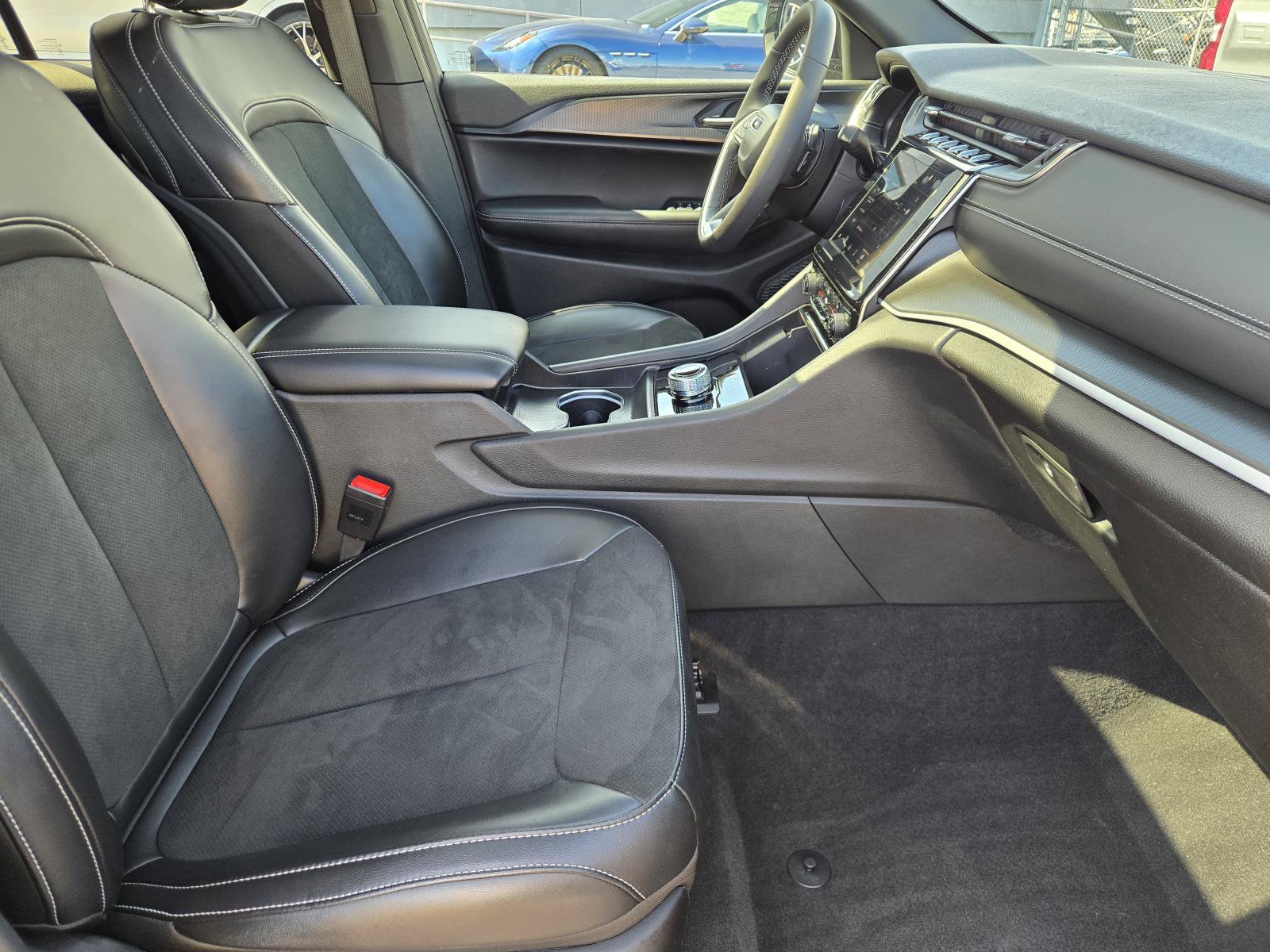 Certified 2025 Jeep Grand Cherokee Altitude RWD image 33