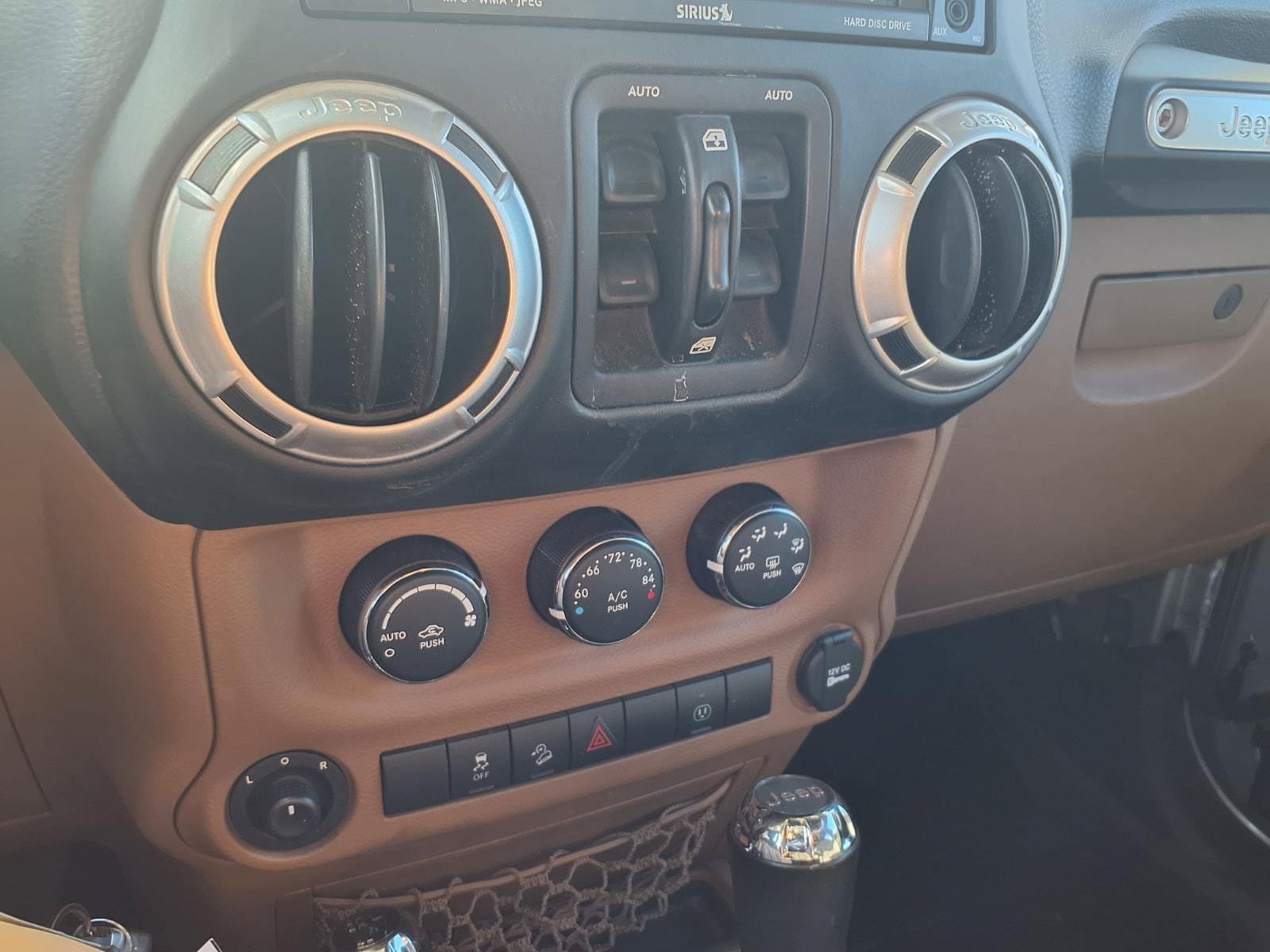 Used 2015 Jeep Wrangler Unlimited Rubicon w/ Max Tow Package AWD/4WD image 21