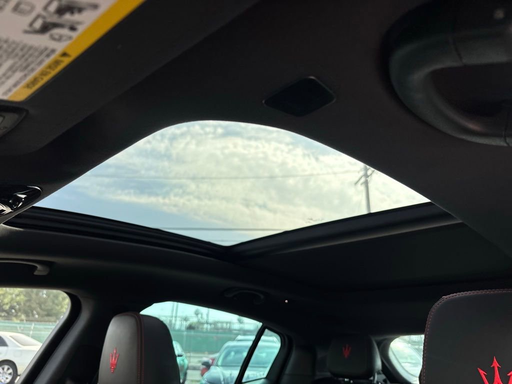 Used 2024 Maserati Grecale Trofeo image 12