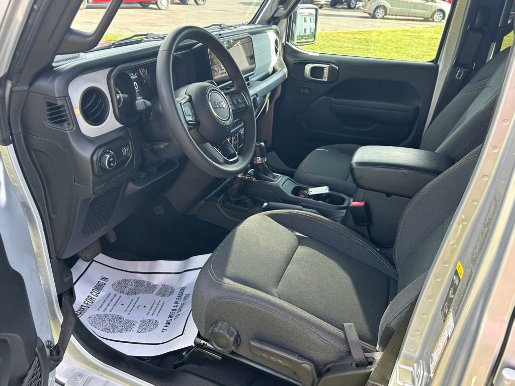 Used 2024 Jeep Gladiator Sport image 9