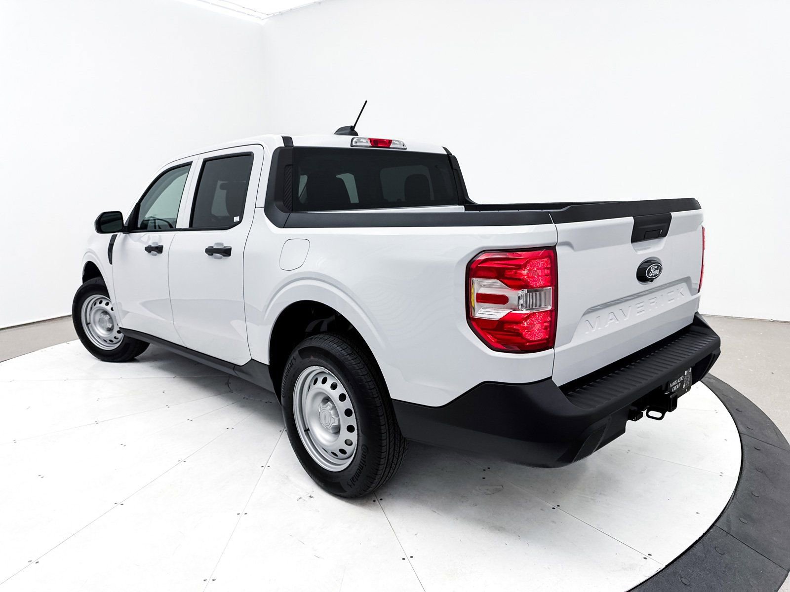 Used 2025 Ford Maverick XL w/ Equipment Group 102A image 2