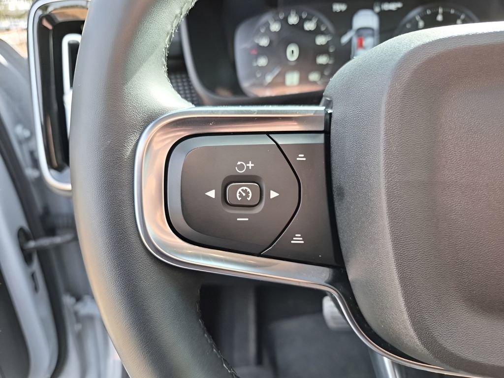 Used 2022 Volvo XC40 T5 R-Design w/ Advanced Package AWD/4WD image 33
