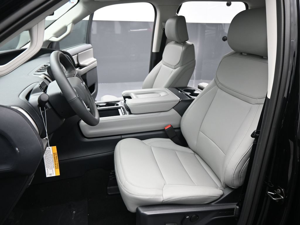 New 2026 Ford Expedition Active RWD image 3