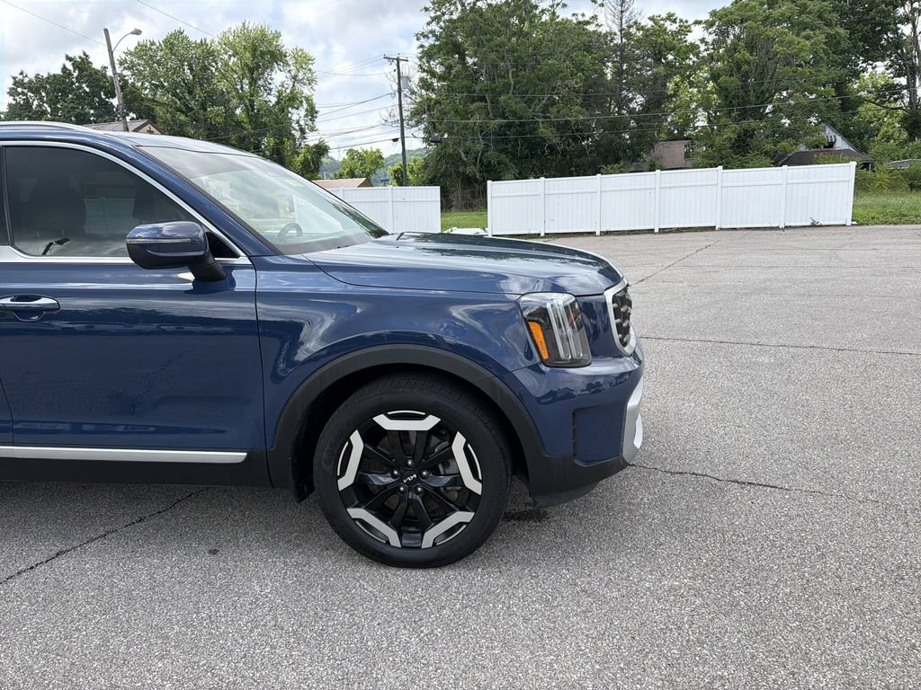 Used 2023 Kia Telluride S w/ S Sunroof Package AWD/4WD image 2