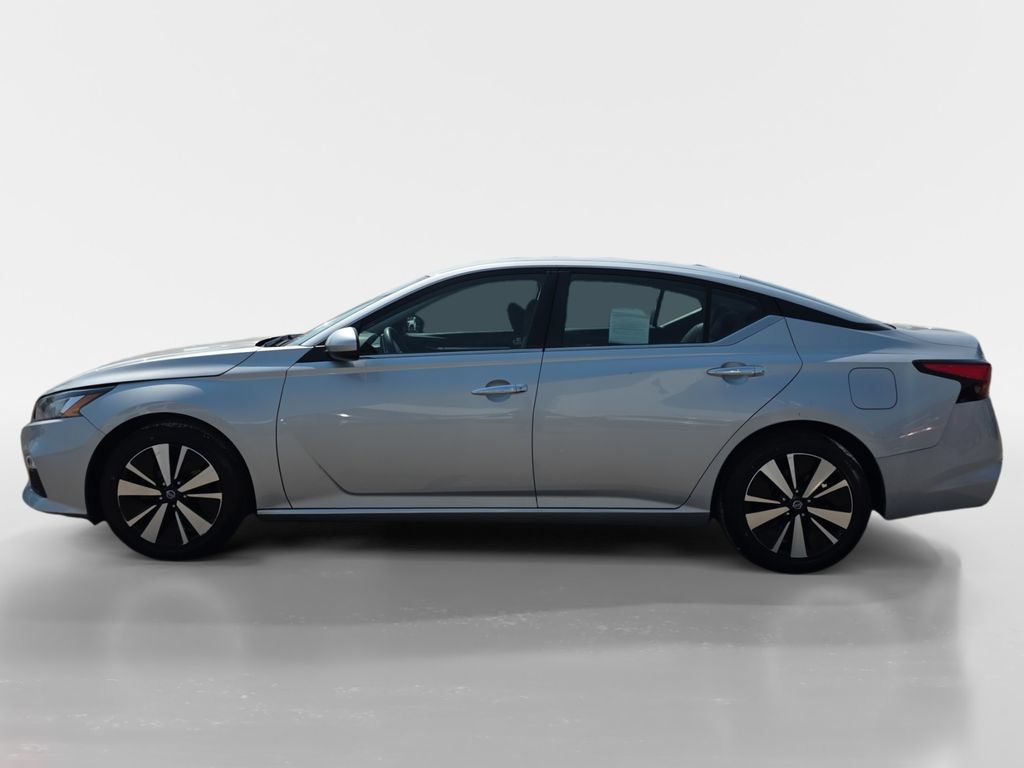 Used 2022 Nissan Altima 2.5 SV FWD image 2