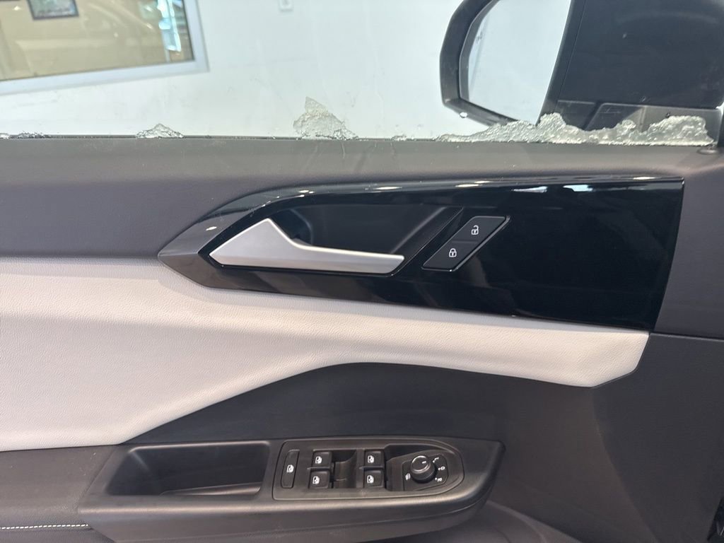 New 2026 Volkswagen Taos S image 17