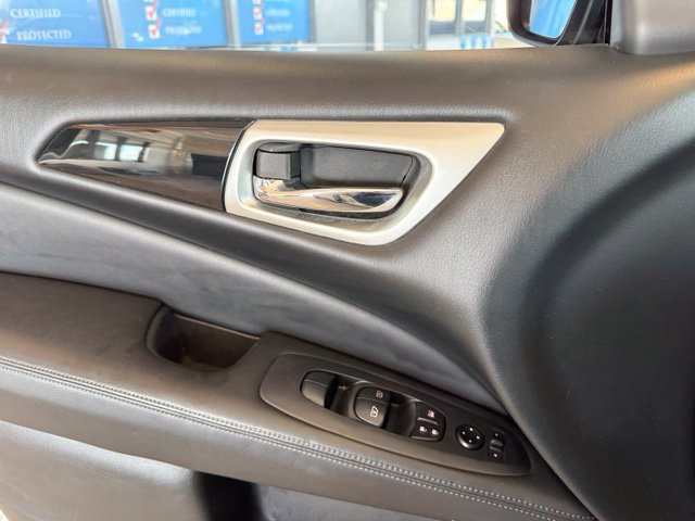Used 2018 Nissan Pathfinder SV AWD/4WD image 19