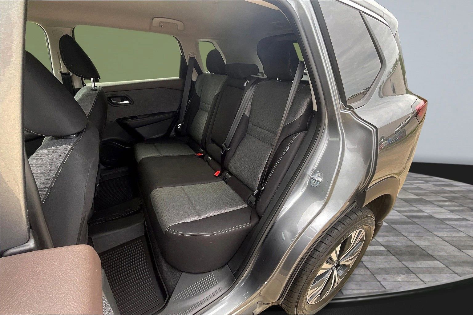 Certified 2023 Nissan Rogue SV image 32