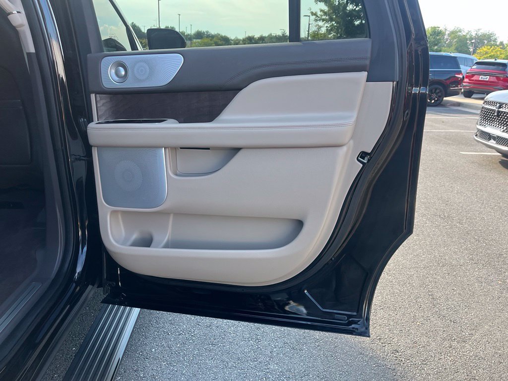 Certified 2023 Lincoln Navigator L Reserve AWD/4WD image 22