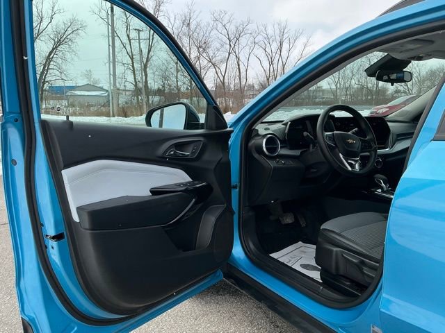 Used 2025 Chevrolet Trax LT w/ Driver Confidence Package image 15