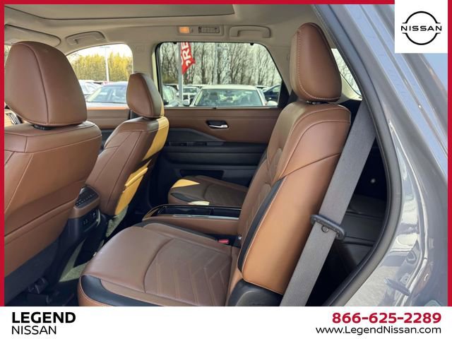 Used 2022 Nissan Pathfinder Platinum image 12