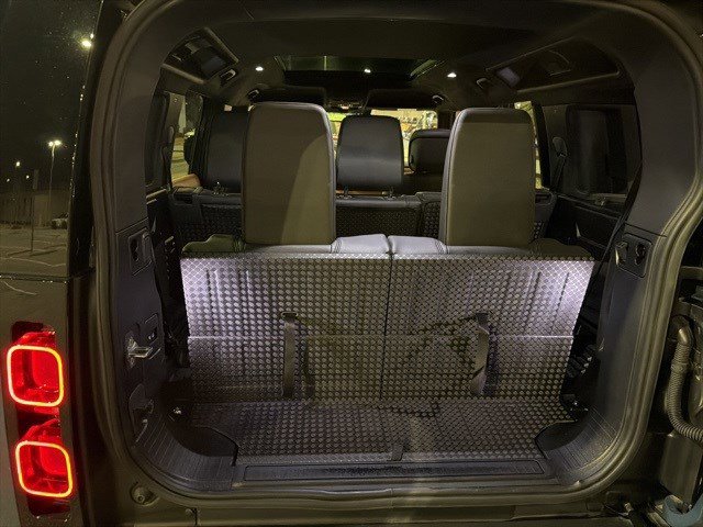 Used 2024 Land Rover Defender 110 X-Dynamic SE image 27