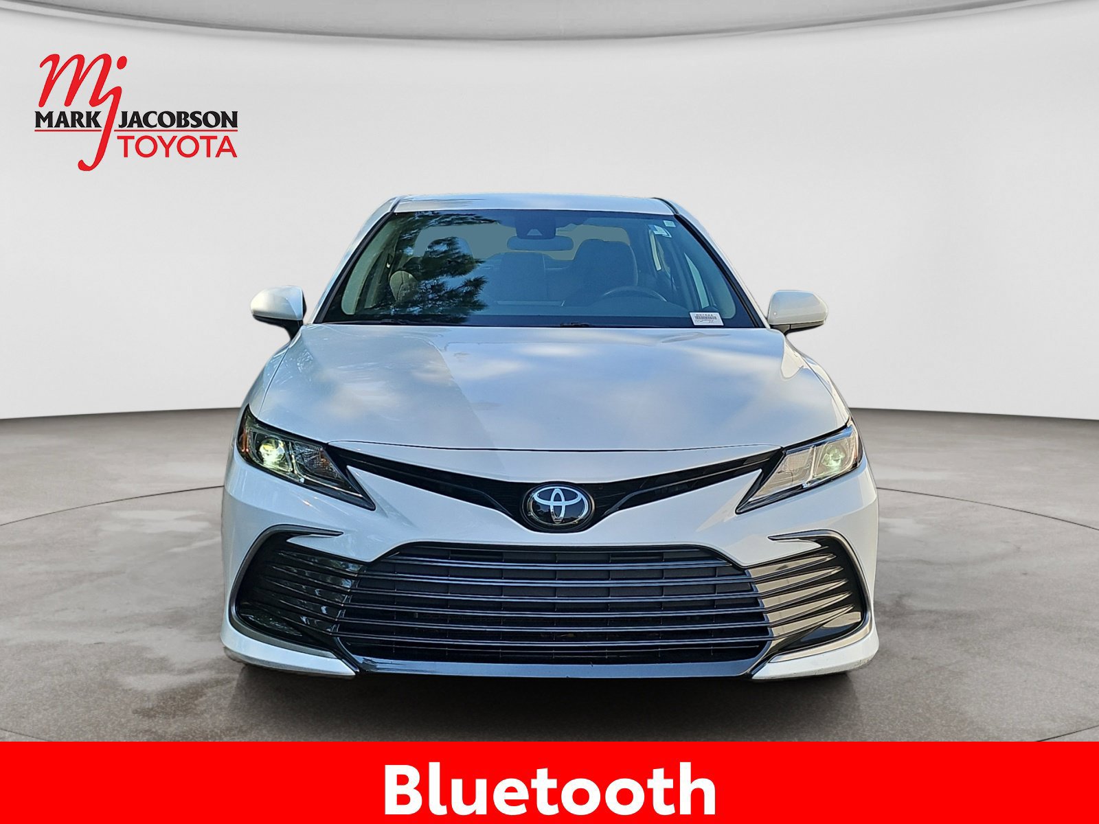 Used 2024 Toyota Camry LE FWD image 3
