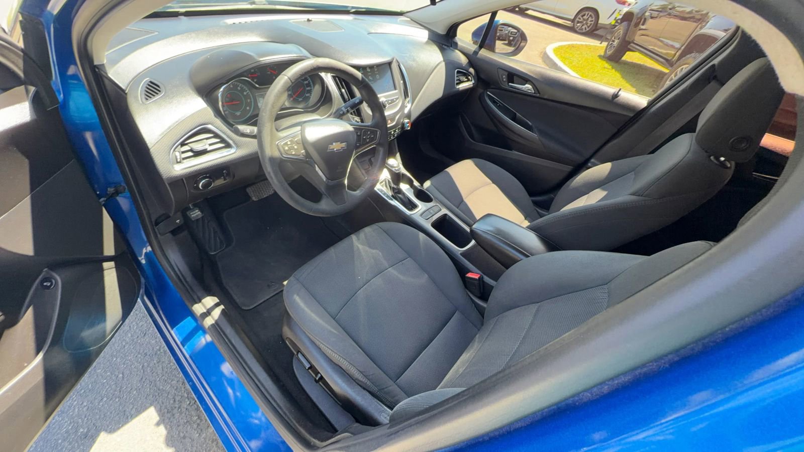 Used 2017 Chevrolet Cruze LT w/ Convenience Package image 13