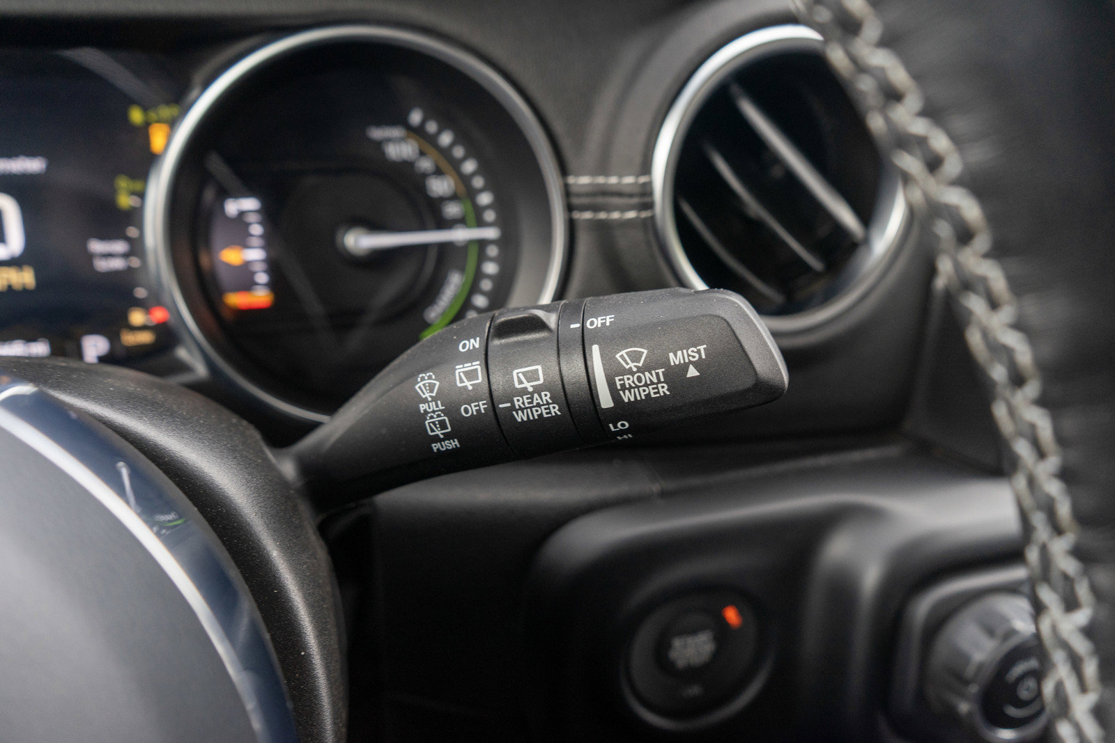 Used 2023 Jeep Wrangler Unlimited Sahara w/ Cold Weather Group AWD/4WD image 27
