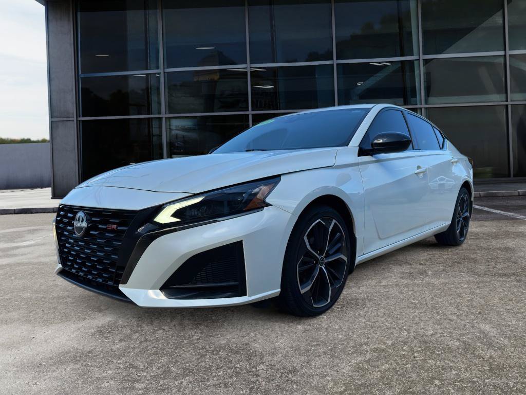 Used 2023 Nissan Altima 2.5 SR w/ SR Premium Package AWD/4WD image 3