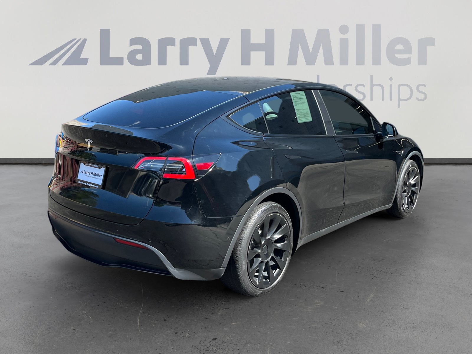 Used 2022 Tesla Model Y Long Range AWD/4WD image 5