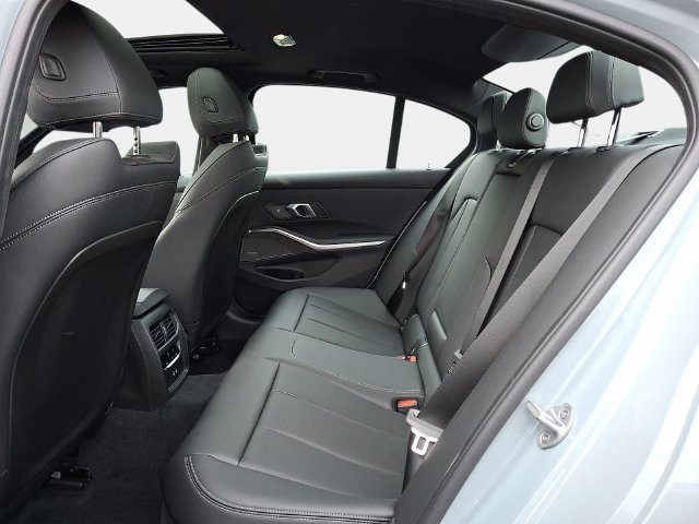 New 2026 BMW 330i xDrive Sedan w/ M Sport Package AWD/4WD image 9