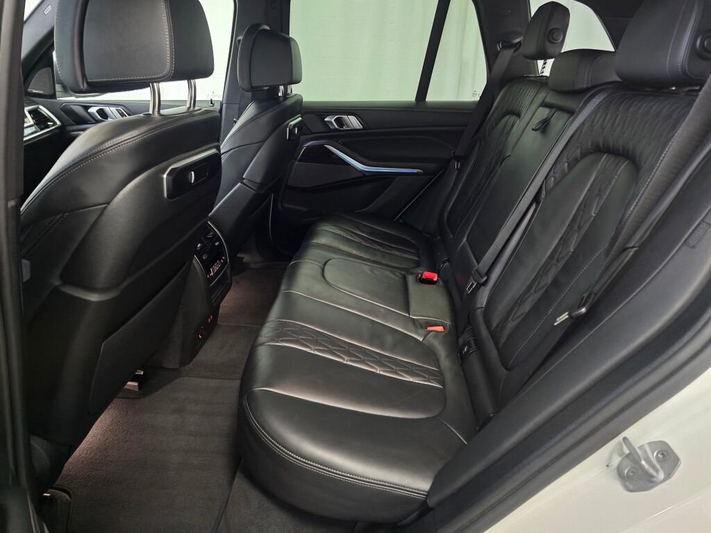 Used 2025 BMW X5 xDrive50e image 18