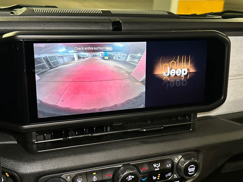 Used 2024 Jeep Wrangler Unlimited image 23